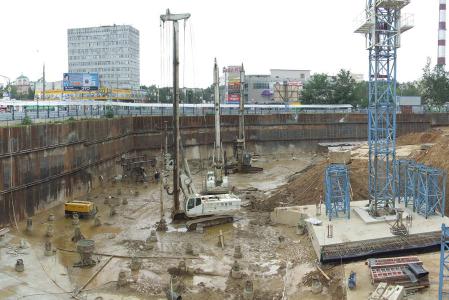 -ограждение котлована двутавром<br>
- анкерное крепление в 2-а яруса<br>
- буронабивные сваи под основание высотки